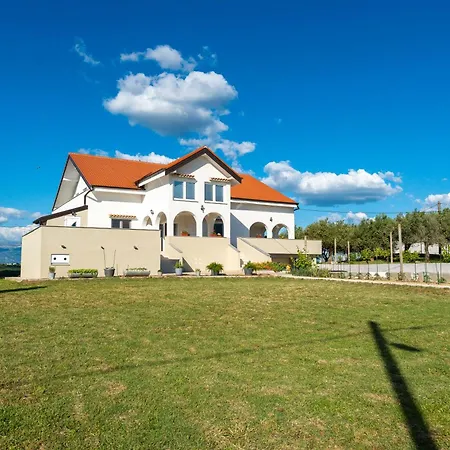 Апартаменты Ema's Olive Garden 2 -private Parking, 10 Min Drive From Sandy