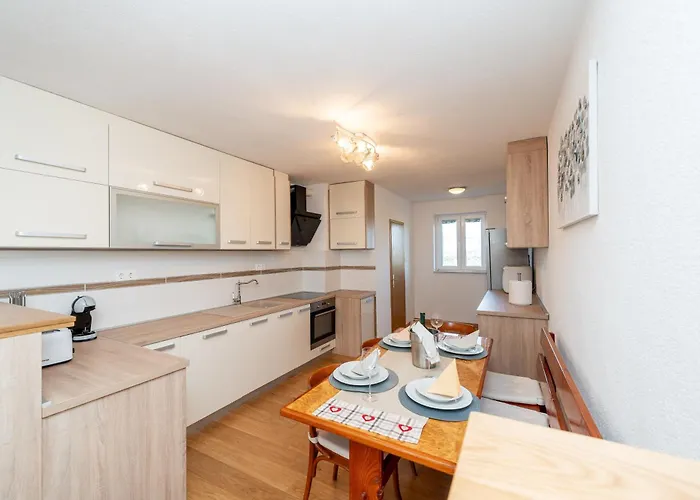 Apartmán Ema's Olive Garden 2 -private Parking, 10 Min Drive From Sandy *
