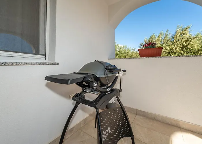 Ema's Olive Garden 2 -private Parking, 10 Min Drive From Sandy * Policnik