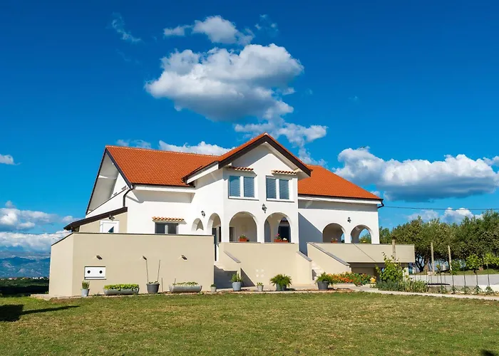 Apartmán Ema's Olive Garden 2 -private Parking, 10 Min Drive From Sandy Policnik