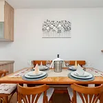 Appartement Ema's Olive Garden 2 -private Parking, 10 Min Drive From Sandy