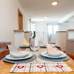 Ema's Olive Garden 2 -private Parking, 10 Min Drive From Sandy Appartement *