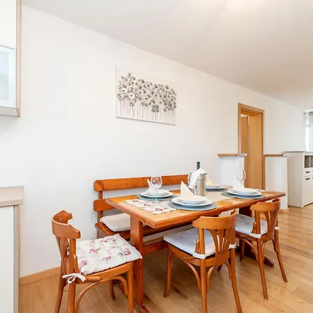 Apartment Ema's Olive Garden 2 -private Parking, 10 Min Drive From Sandy *