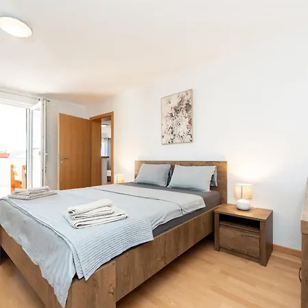 Apartment Ema's Olive Garden 2 -private Parking, 10 Min Drive From Sandy *