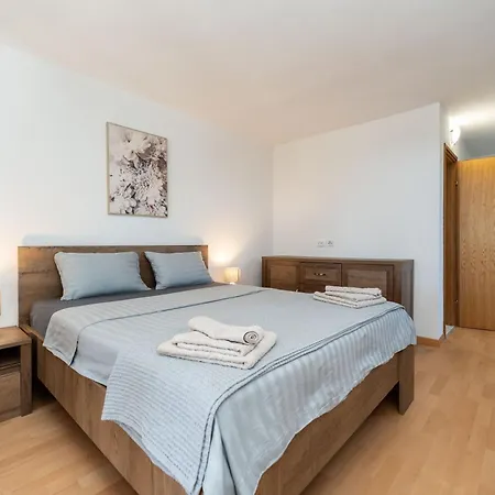 Ema's Olive Garden 2 -private Parking, 10 Min Drive From Sandy Apartment *