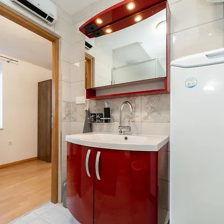 Apartment Ema's Olive Garden 2 -private Parking, 10 Min Drive From Sandy *