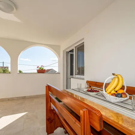 Ema's Olive Garden 2 -private Parking, 10 Min Drive From Sandy Apartment Policnik