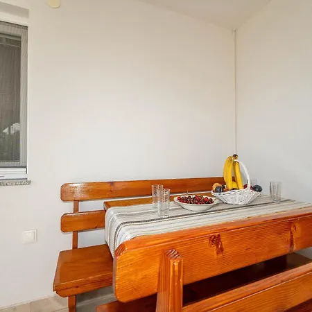 Apartment Ema's Olive Garden 2 -private Parking, 10 Min Drive From Sandy *
