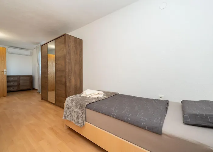 Ema's Olive Garden 2 -private Parking, 10 Min Drive From Sandy Apartamento *