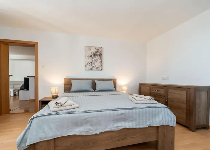Ema's Olive Garden 2 -private Parking, 10 Min Drive From Sandy Policnik