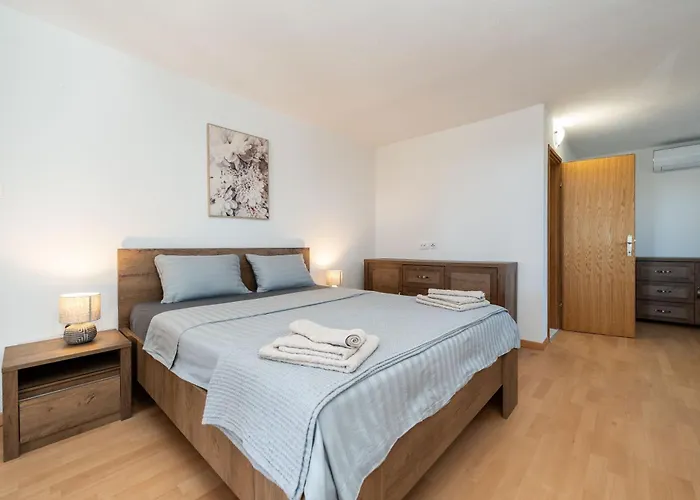 Ema's Olive Garden 2 -private Parking, 10 Min Drive From Sandy Apartamento *