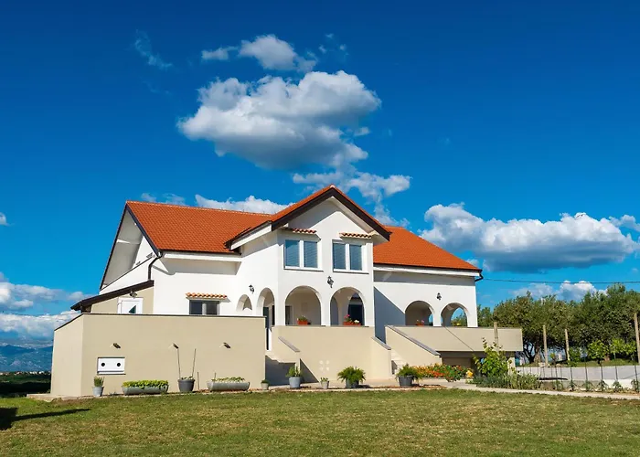 Ema's Olive Garden 2 -private Parking, 10 Min Drive From Sandy